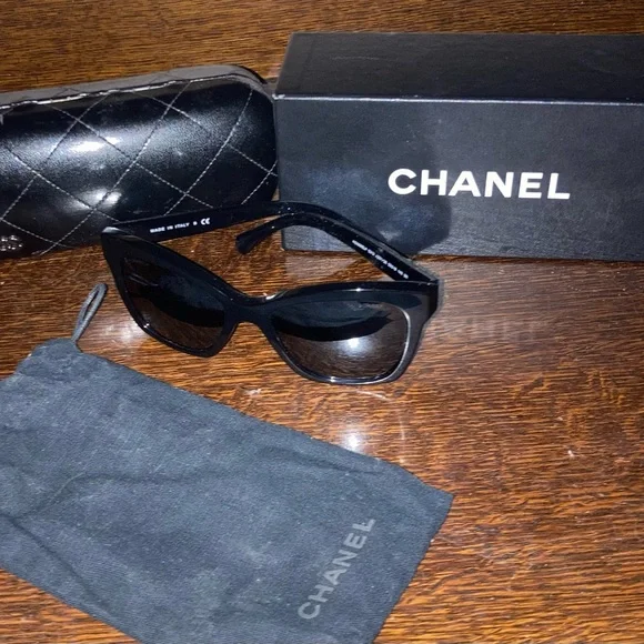 CHANEL | Accessories | Chanel Sunglasses Like New With Case  display picture 2
